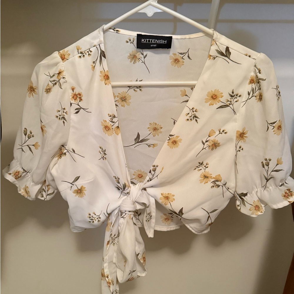 Kittenish White Flutter Sleeve Crop Blouse and pant set